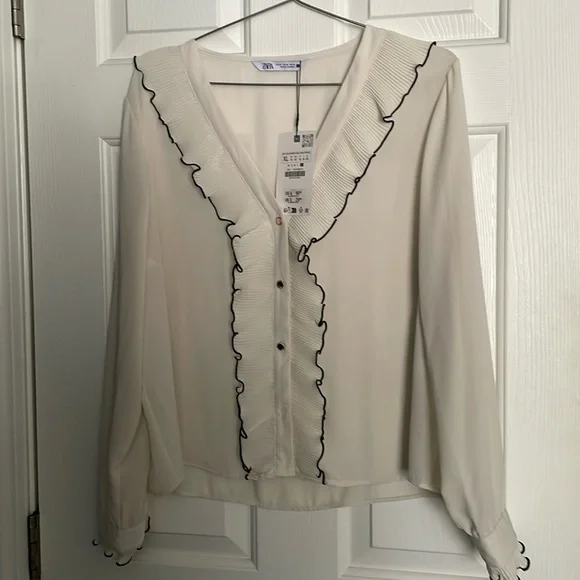 Fun and Versatile! Zara blouse with ruffle neckline and cuffs, black pipi… - Picture 1 of 6